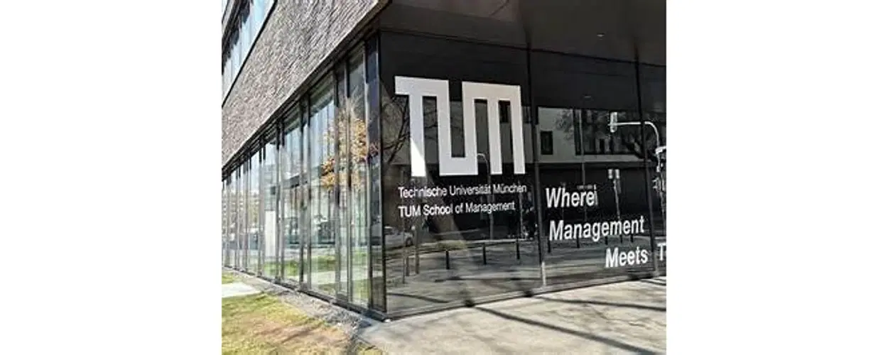 Bachelor in Management & Technology (B.Sc.)
